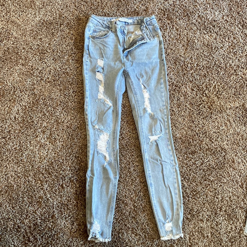 Tinseltown size 1: Light wash denim, skinny Jean with frayed ankles